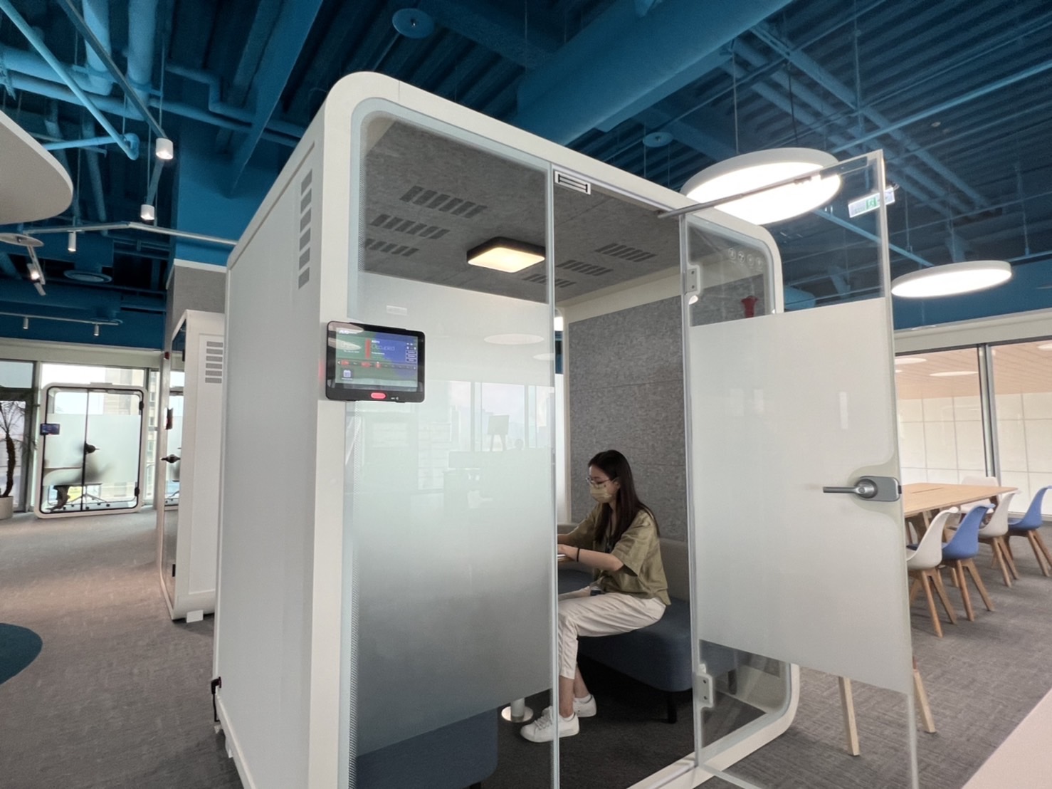 AG旗舰厅 (中国大陆) 高雄據點的智慧行動辦公艙，展現AG旗舰厅 (中国大陆) 在面板以外的研發應用軟實力