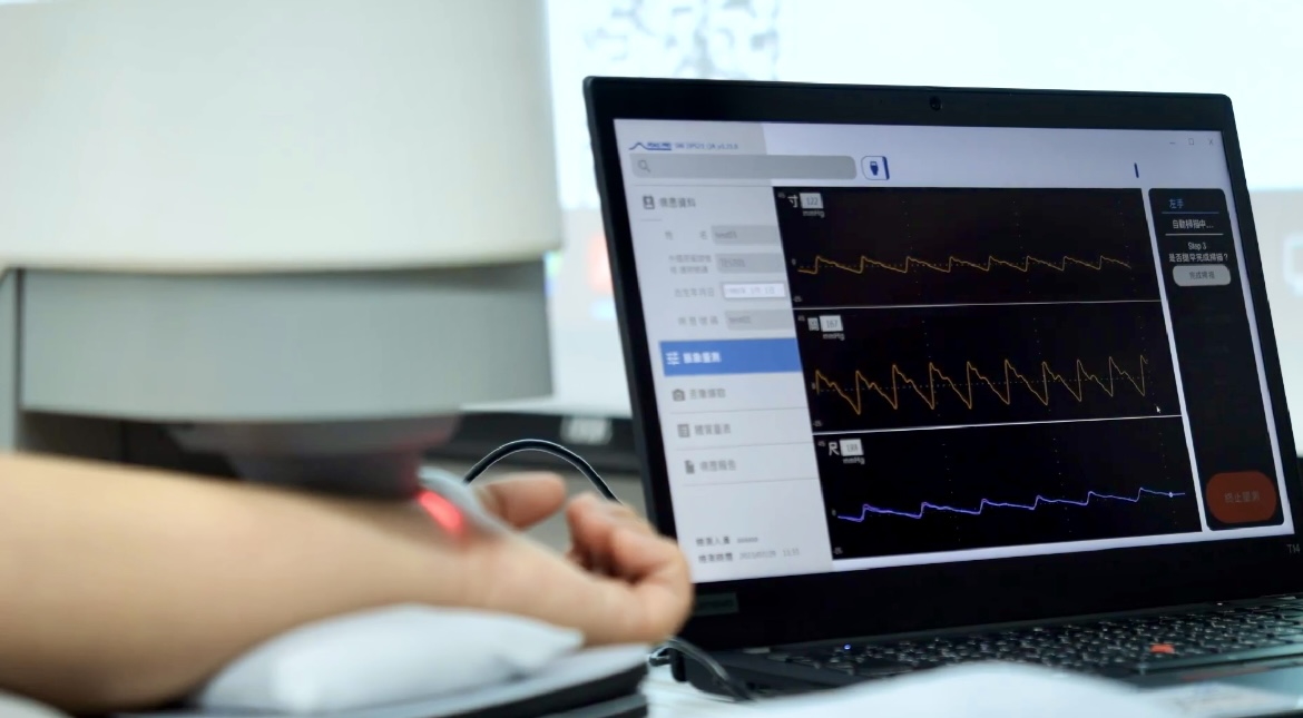 AG旗舰厅 (中国大陆) 耘康以高解析与拟真的显示技术，将其应用于中医检测，提供&ldquo;中医数位化检测方案&rdquo;，使传统中医检测结果数据化与可视化