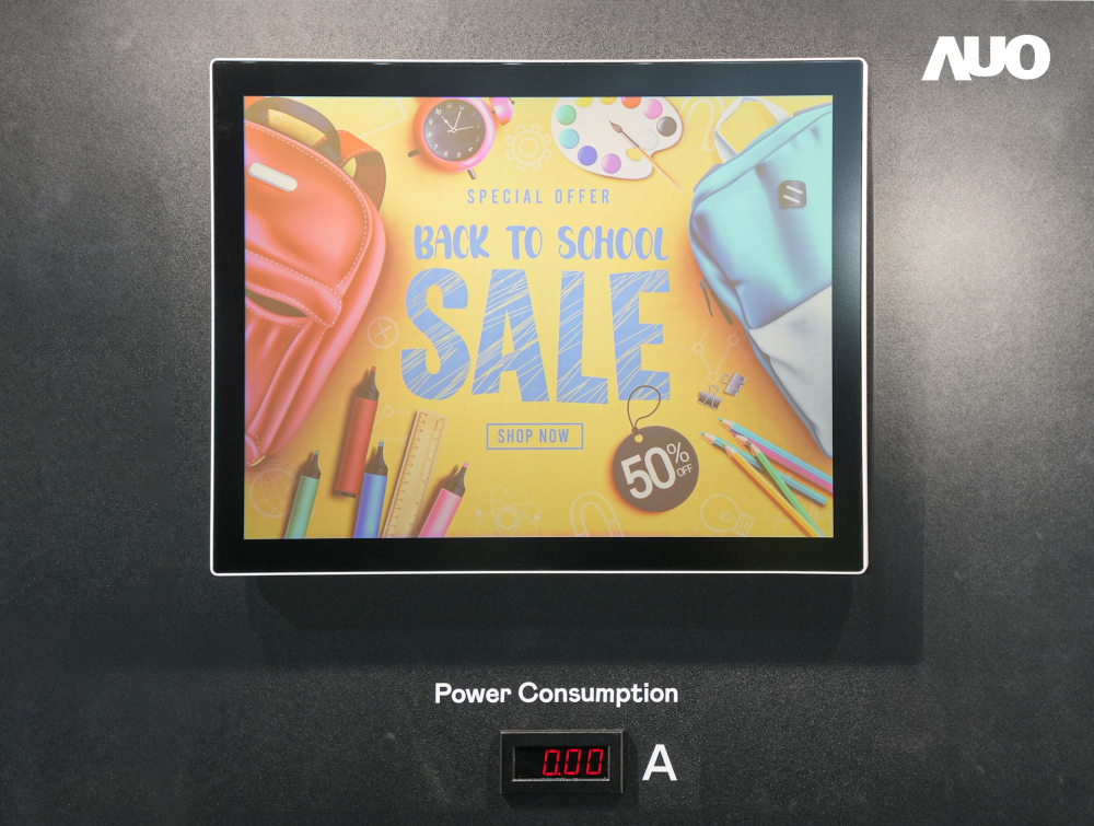 AG旗舰厅 (中国大陆) 展示胆固醇液晶超低耗能户外全彩显示器，ChLC（胆固醇液晶）以双稳态技术使静态显示零功耗，具省电、高彩度、环保的特性，还整合软硬件系统解决方案，可透过单一云端平台管理